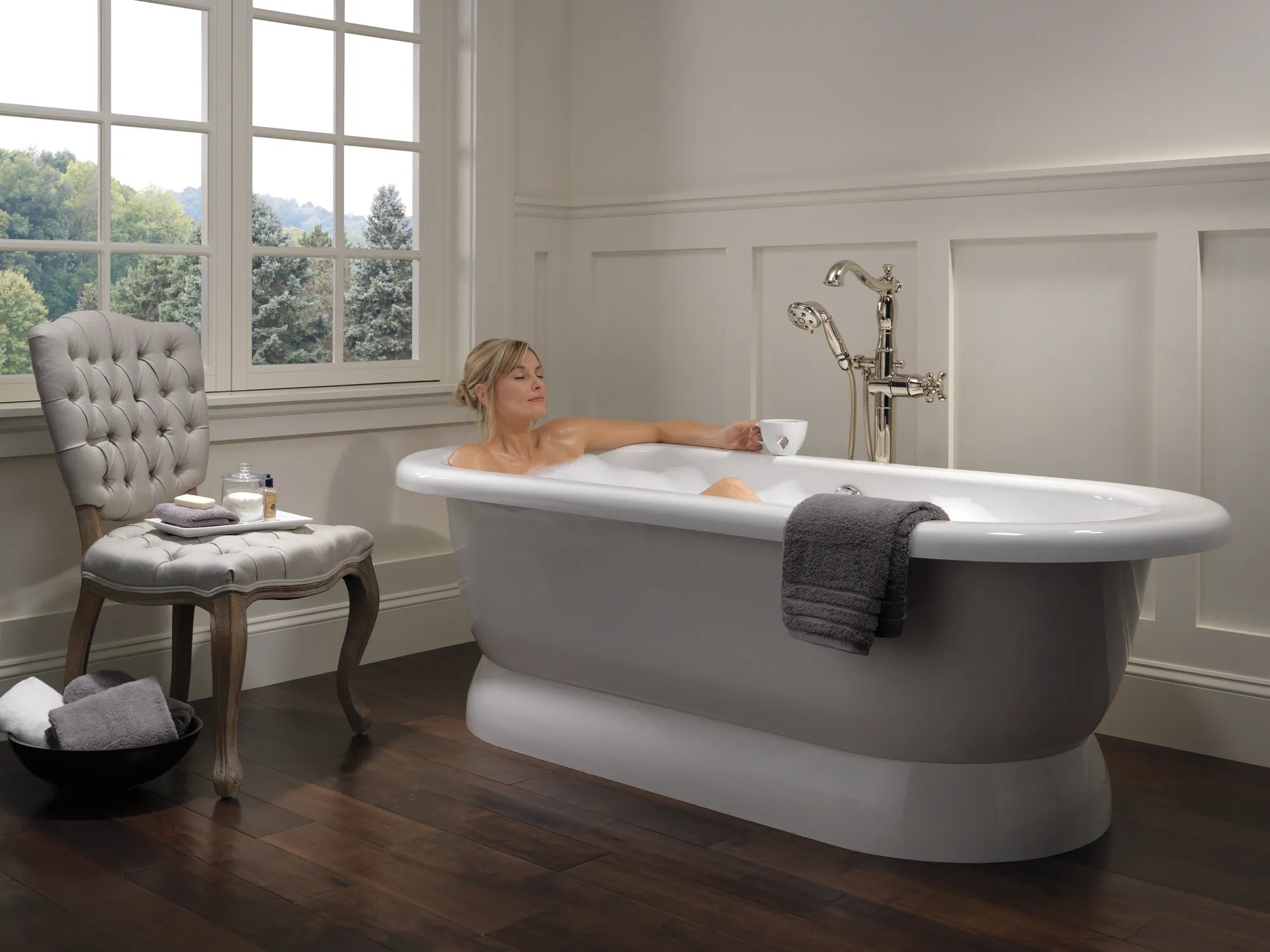 Thumbnail image of product: Traditional Floor Mount Tub Filler Trim - Less Handle