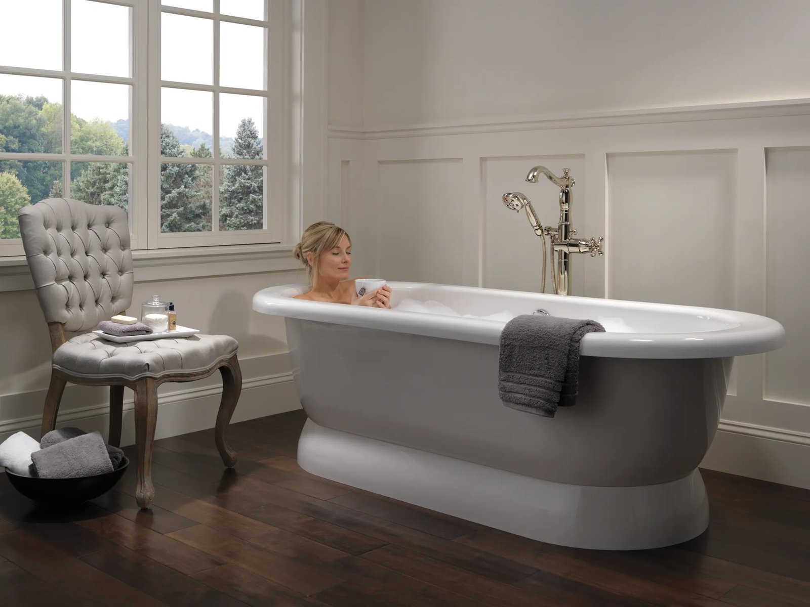 Thumbnail image of product: Traditional Floor Mount Tub Filler Trim - Less Handle