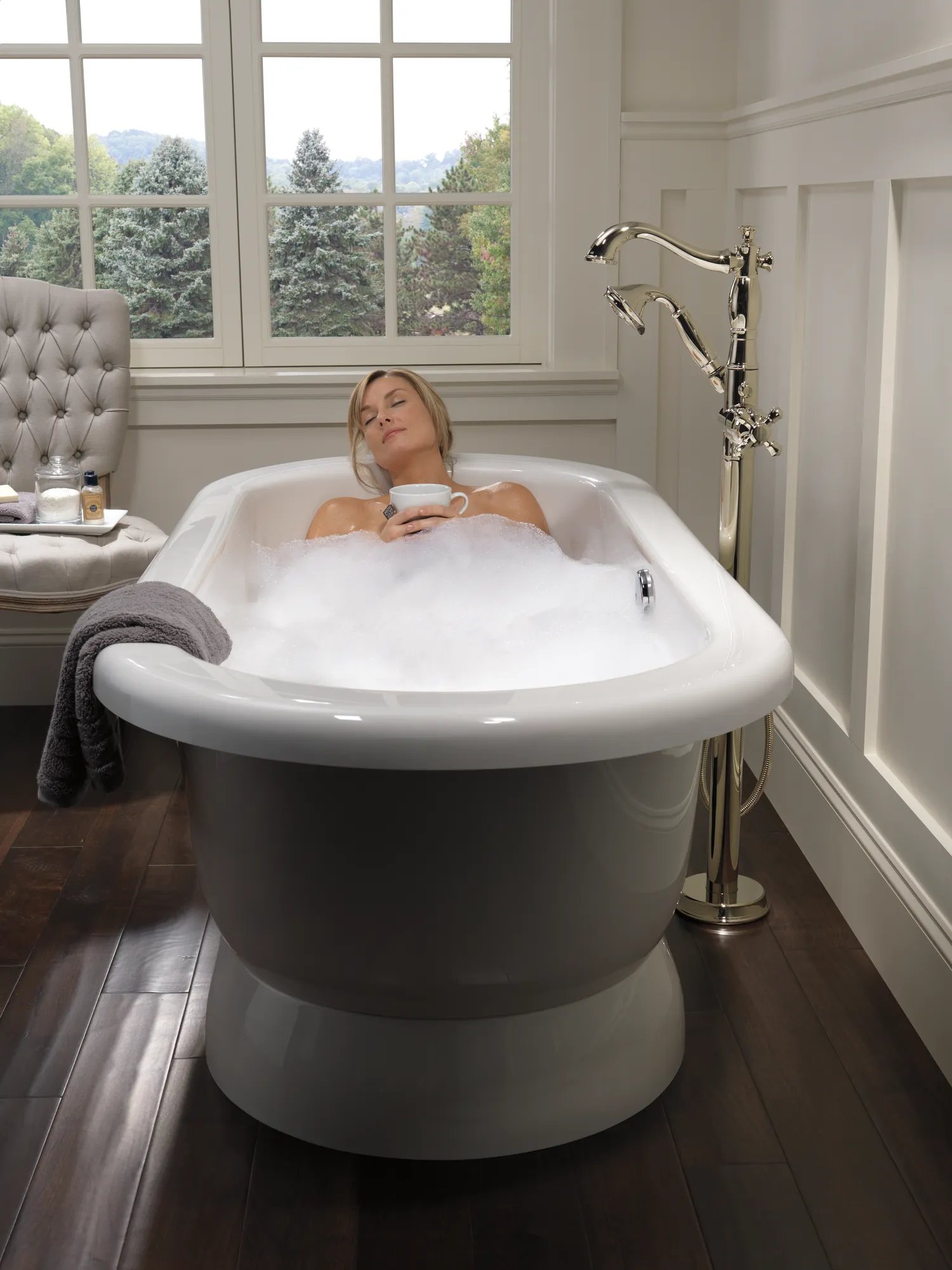 Thumbnail image of product: Traditional Floor Mount Tub Filler Trim - Less Handle